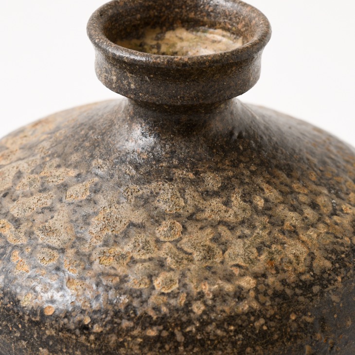 季節のおすすめ商品 朝鮮陶器.絵高麗花瓶.発掘品に近い感じの肌で劣化