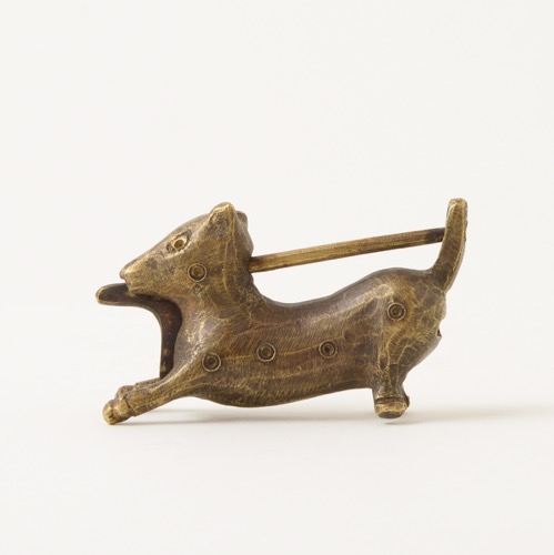 ◎古道具 庵々◎清末〜民国期 真鍮製カラクリ錠前 剣文様 ビットキー付◎珍品中国 平安城式真鍮象嵌鐔 鉄地丸形唐草文鐔 無銘 片櫃