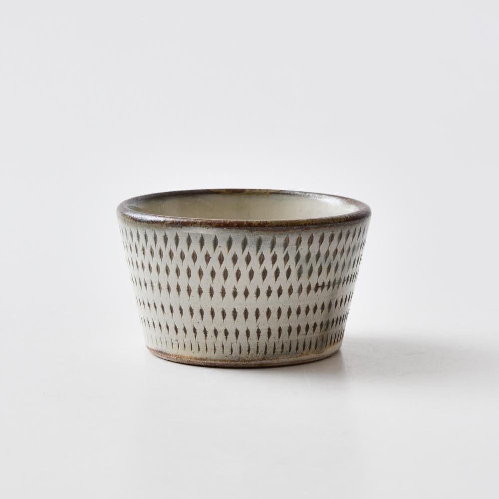 小石原焼太田哲三窯 切立鉢 飛び鉋 白 ｜ みんげい おくむら （日本と