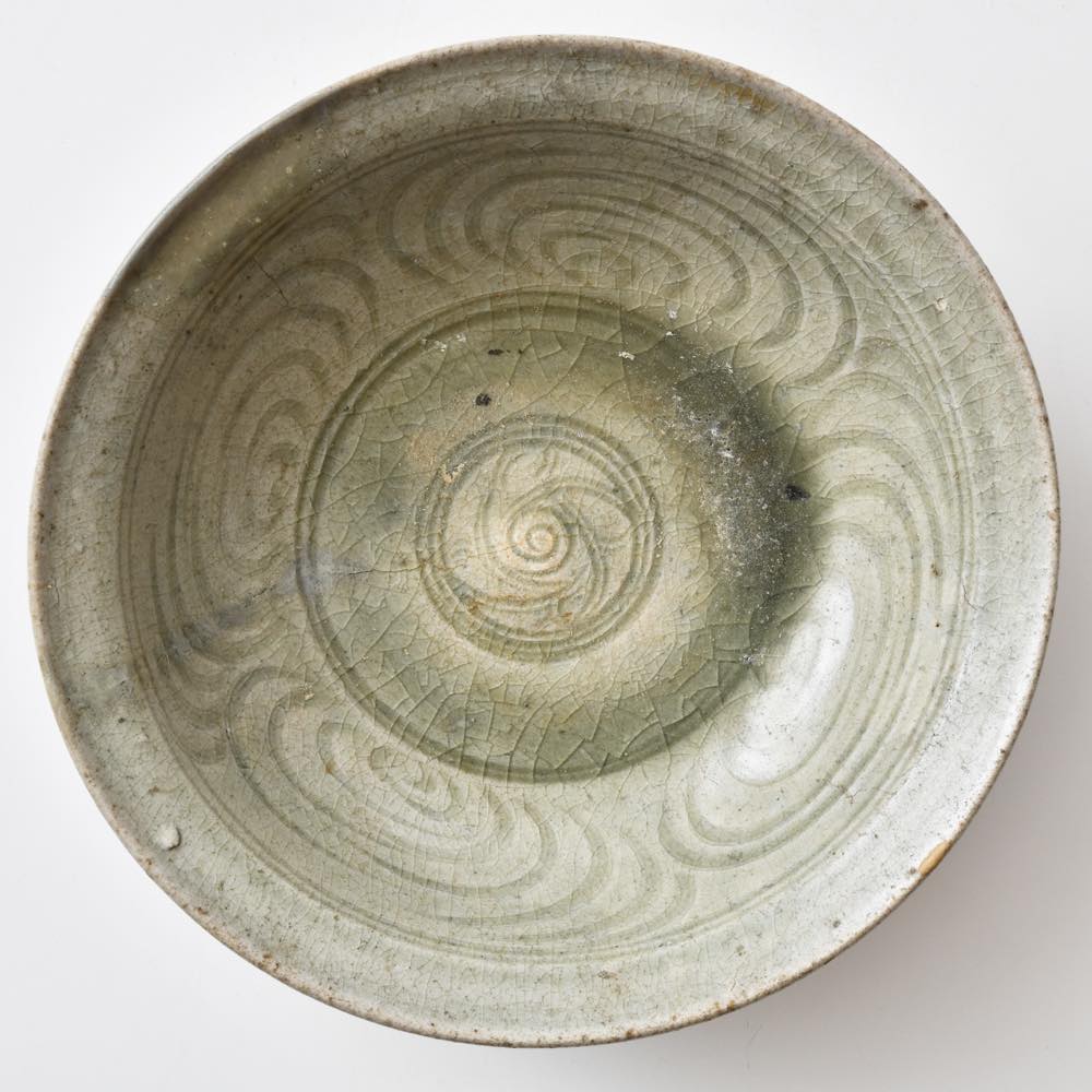 タイ シーサッチャナーライ窯 青磁蓮花紋深鉢 ｜ みんげい