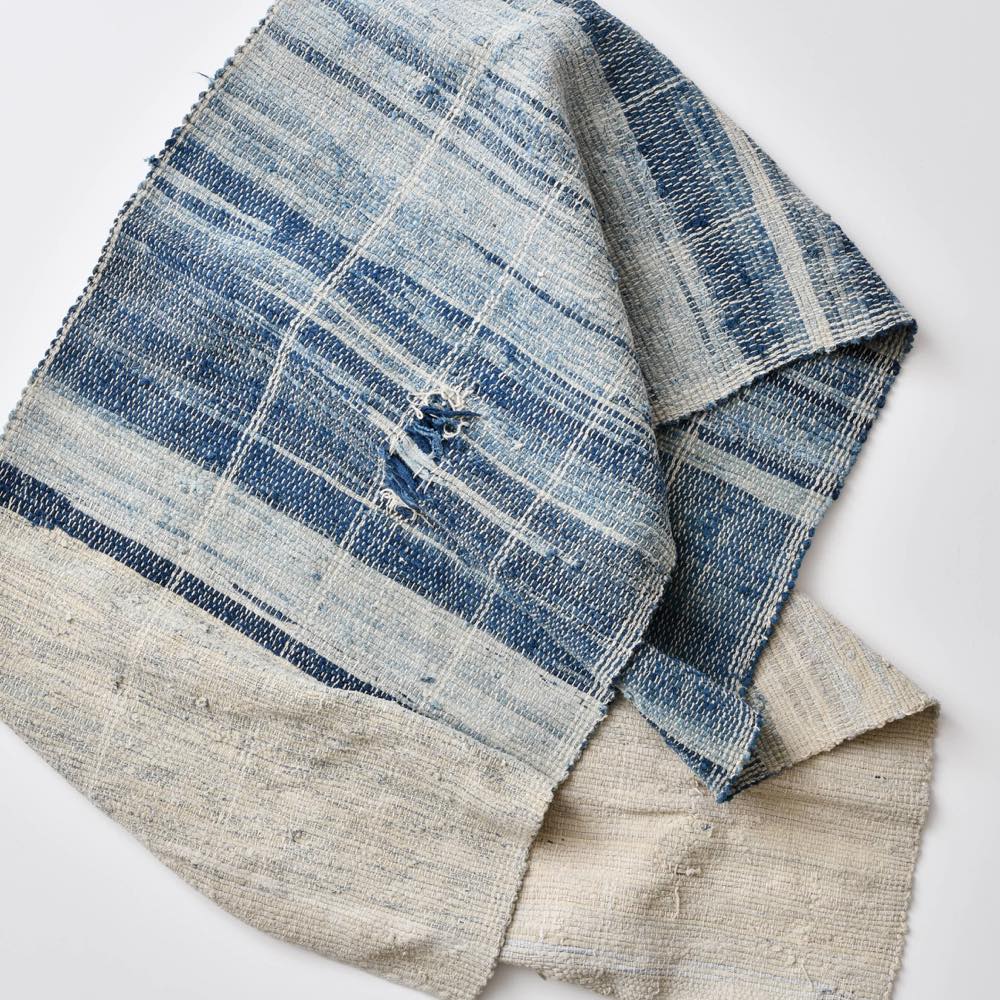 古布　正絹　藍染め　裂織り 中国 貴州省 苗族 藍染め裂織り布 ｜ みんげい おくむら （日本