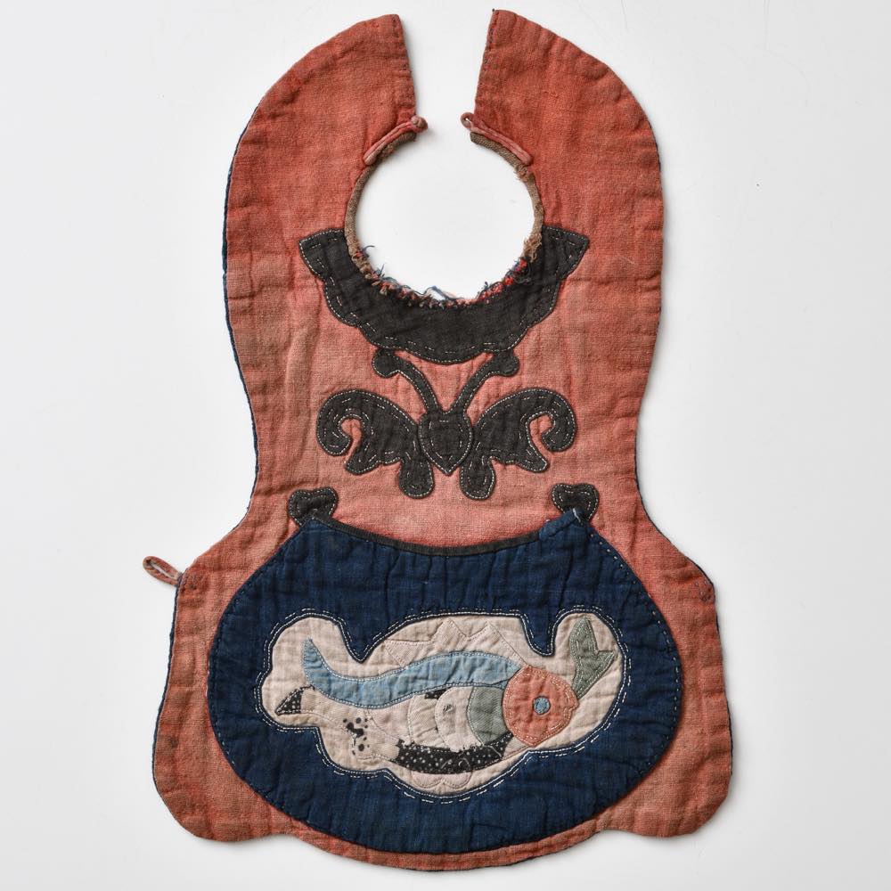 【 中国苗族 子供の背負い布の一部(アンティーク) 】 古布のハギレ 中国苗族 子供の背負い布の一部(アンティーク) 】 古布のハギレ - メルカリ