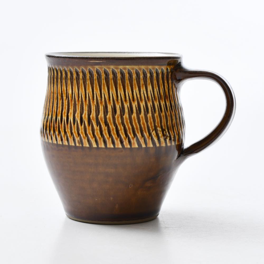 小鹿田焼 坂本浩二窯 マグカップ 飛び鉋 飴 ｜ みんげい おくむら