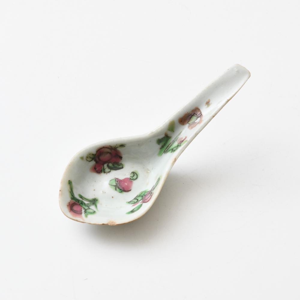 アンティーク　19世紀の古道具　魚眼レンズ　珍品　レア 中国 景徳鎮 赤絵 レンゲ ｜ みんげい おくむら （日本と世界の民芸）