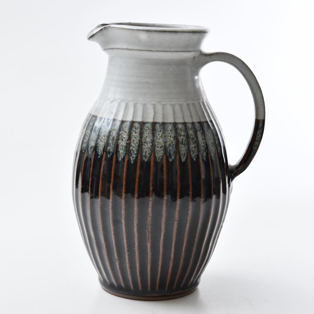 丹波立杭焼 俊彦窯 掛分 しのぎ 特大手付き花瓶 ｜ みんげい おくむら