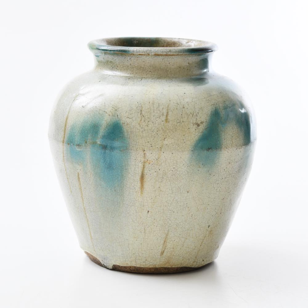 中国 広東省石湾窯 白釉青流し花瓶 ｜ みんげい おくむら （日本と世界