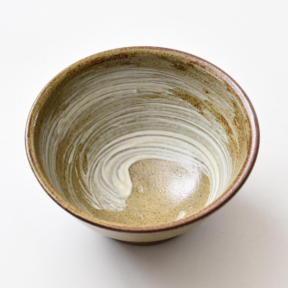 まゆみ窯 内刷毛目いらぼ釉 六寸丼 | みんげい おくむら (日本と世界 まゆみ窯 内刷毛目いらぼ釉 六寸丼 | みんげい おくむら (日本と世界